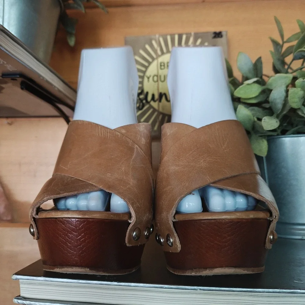 Vince Camuto Elora Studded Brown Leather Wood Platform Cross Strap Sandals Sz 8M - Picture 6 of 12